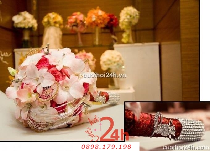 Dịch vụ cưới hỏi 24h trọn vẹn ngày vui chuyên trang trí nhà đám cưới hỏi và nhà hàng tiệc cưới | Hoa lan trắng với hoa hồng đỏ trang trí hoa văn